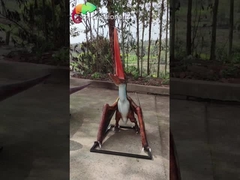 3D Glasfaser realistisch aussehende Dinosaurier kämpften Pterosauria Statue im Freien