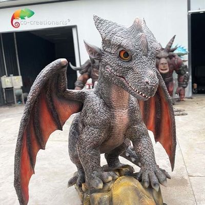 Realistischer animatronischer Drache mit Gelenkflügeln und leuchtenden Detailbildern für immersive Exponate
