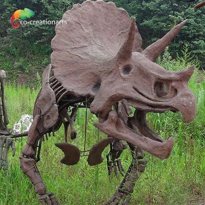 Straßen-Dekorations-Dinosaurier Triceratops-Skelett