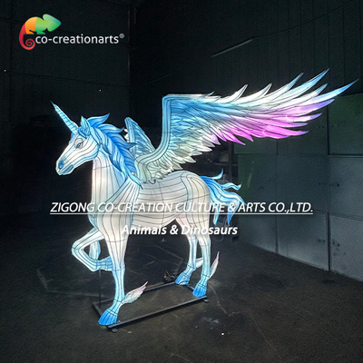 Ätherische, leuchtende, geflügelte Einhorn-Skulptur | Strahlende Gradienten-Lichtkunst